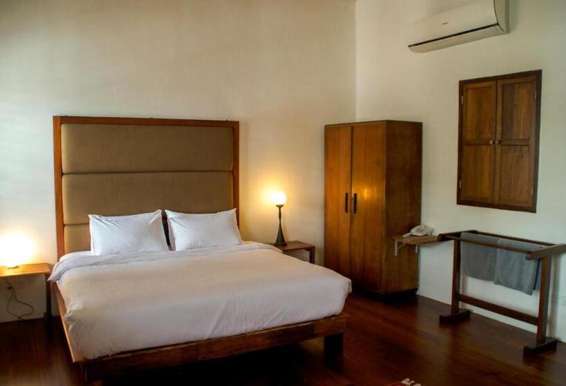 スタンダードルーム, Ren I Tang