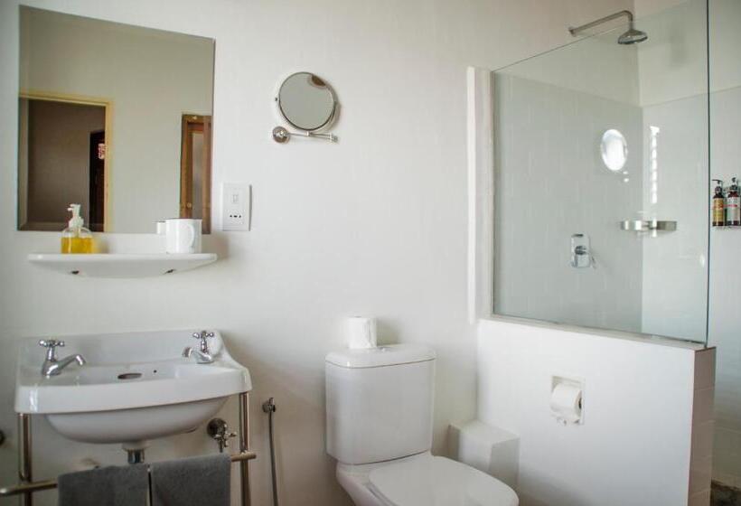 スタンダードルーム, Ren I Tang