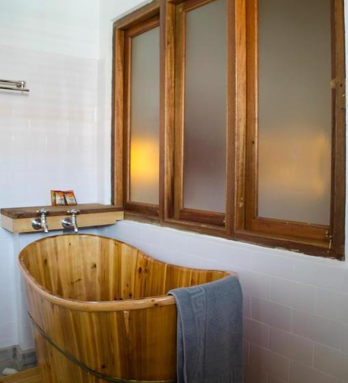 スタンダードルーム, Ren I Tang