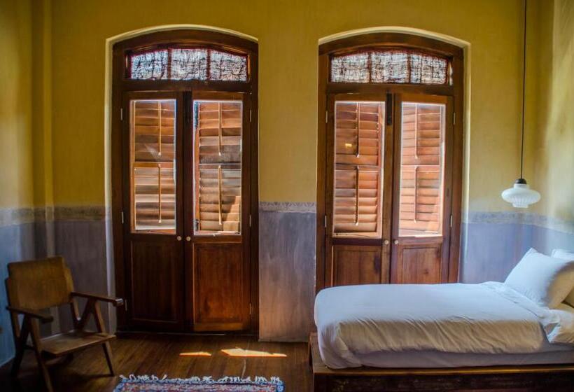 ファミリールーム, Ren I Tang