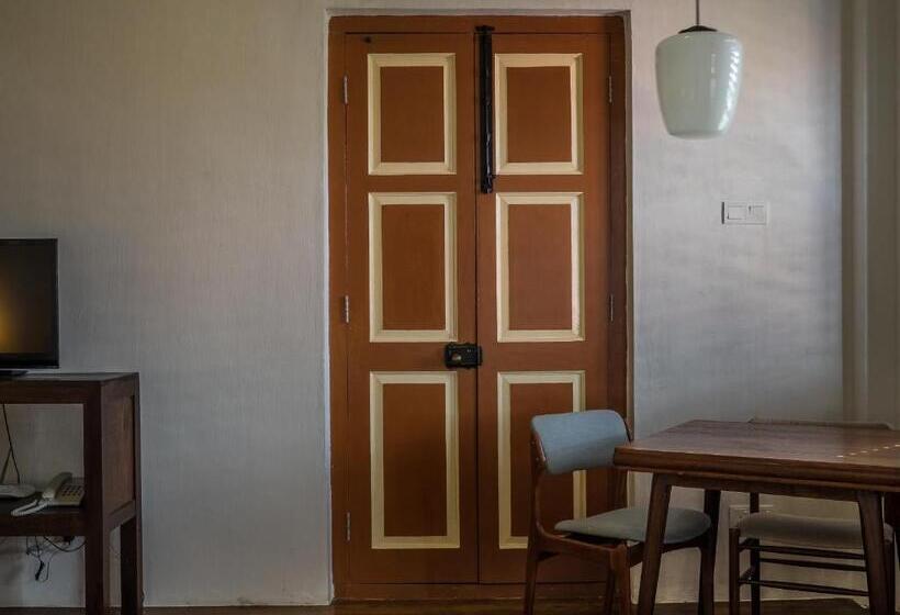 スタンダードスタジオ, Ren I Tang