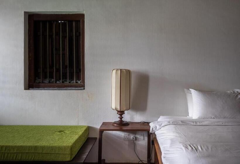 スタンダードスタジオ, Ren I Tang