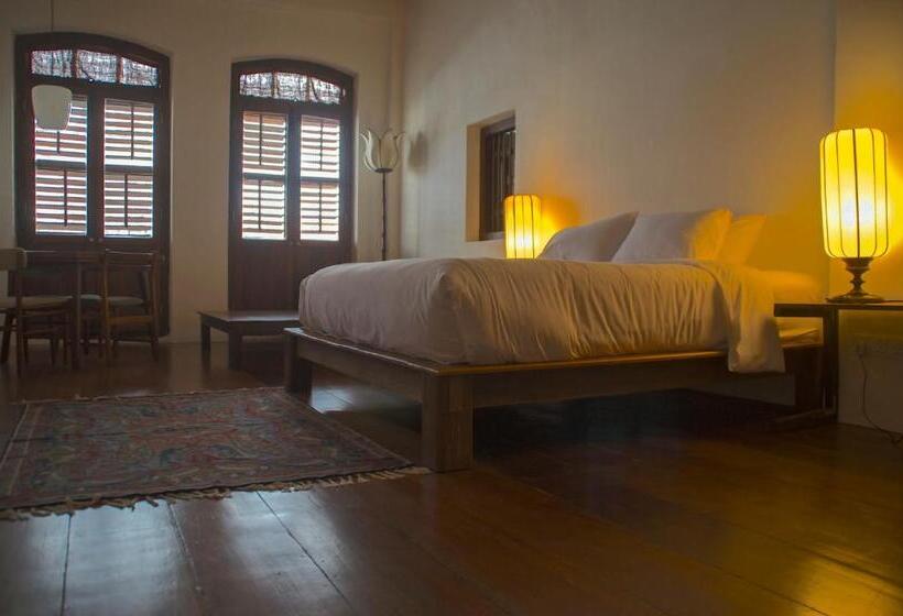 スタンダードスタジオ, Ren I Tang