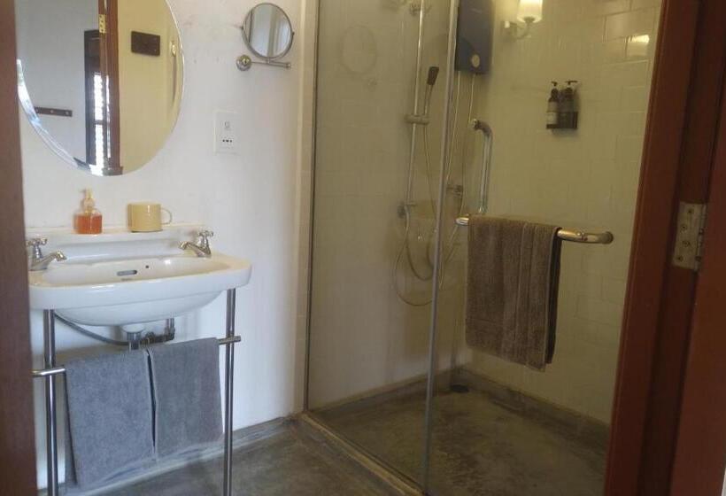 キングサイズベッドのスタンダードルーム, Ren I Tang