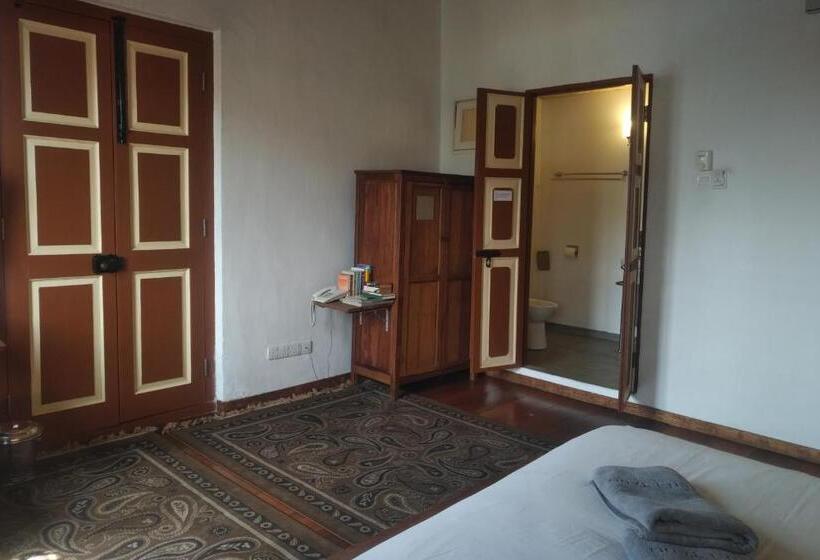 キングサイズベッドのスタンダードルーム, Ren I Tang