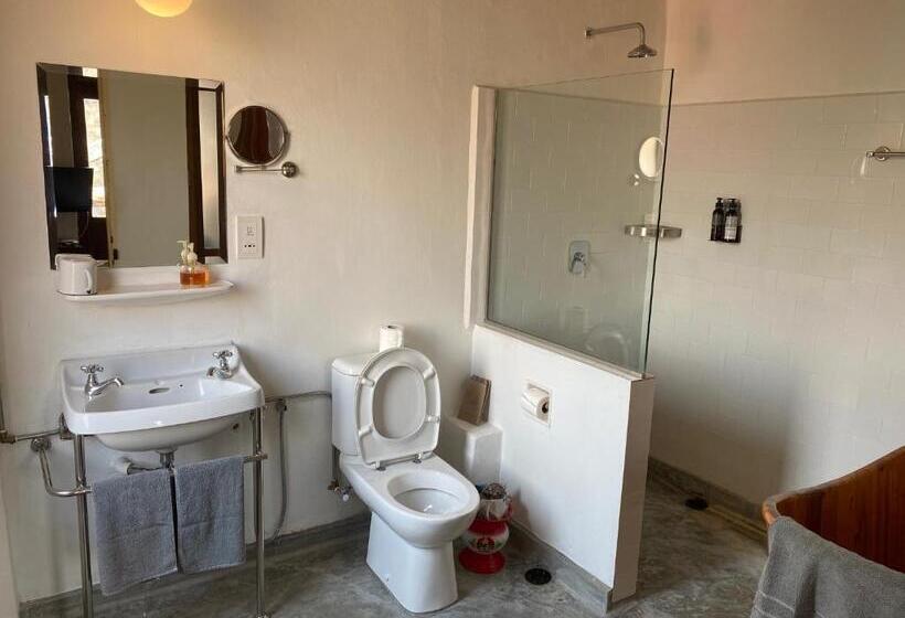 デラックスルーム, Ren I Tang