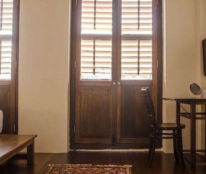 スタンダードルーム, Ren I Tang