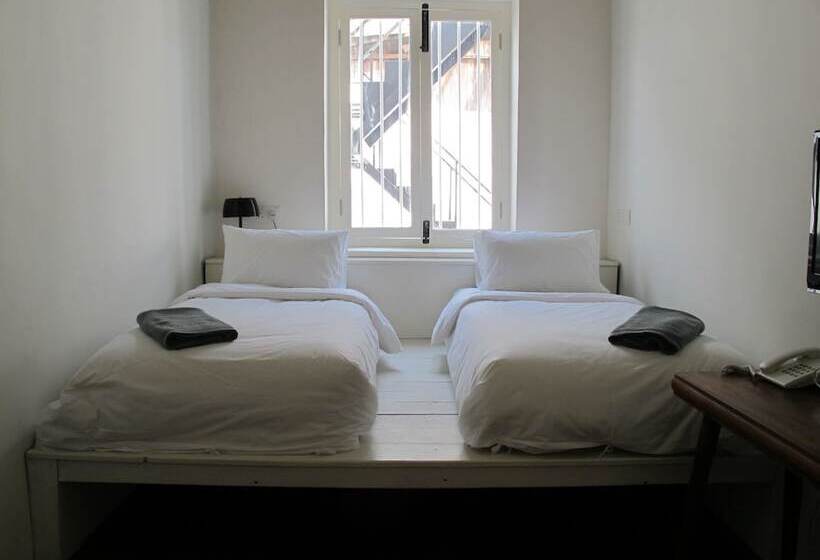 スタンダードルーム, Ren I Tang