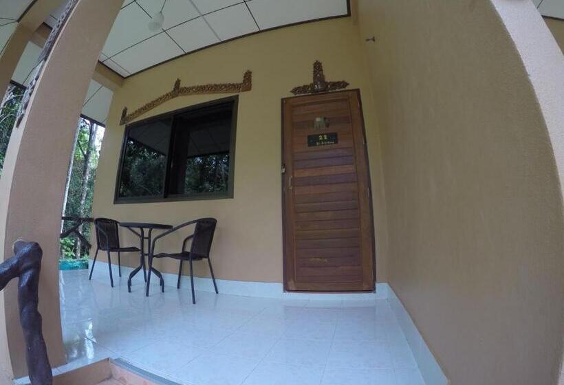 Family bungalow with river view, Khao Sok Morning Mist Resort