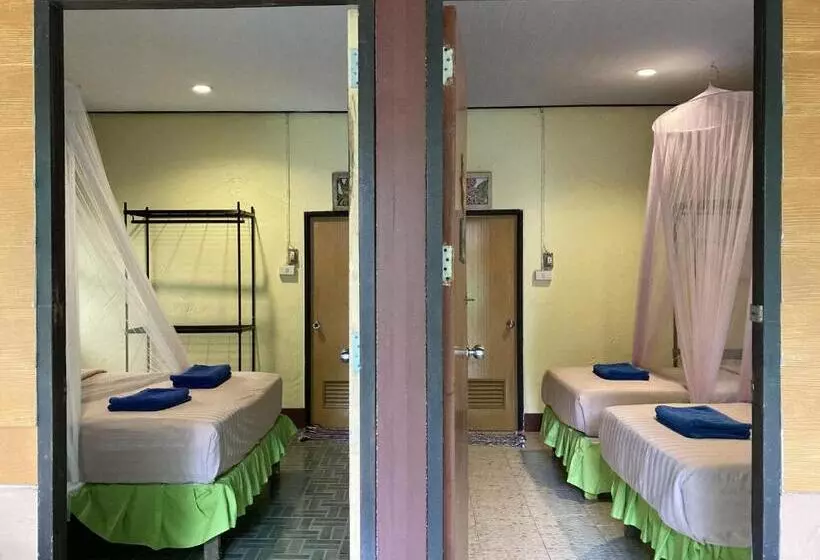バンガローの２ベッドスタンダードルーム, Khao Sok Morning Mist Resort