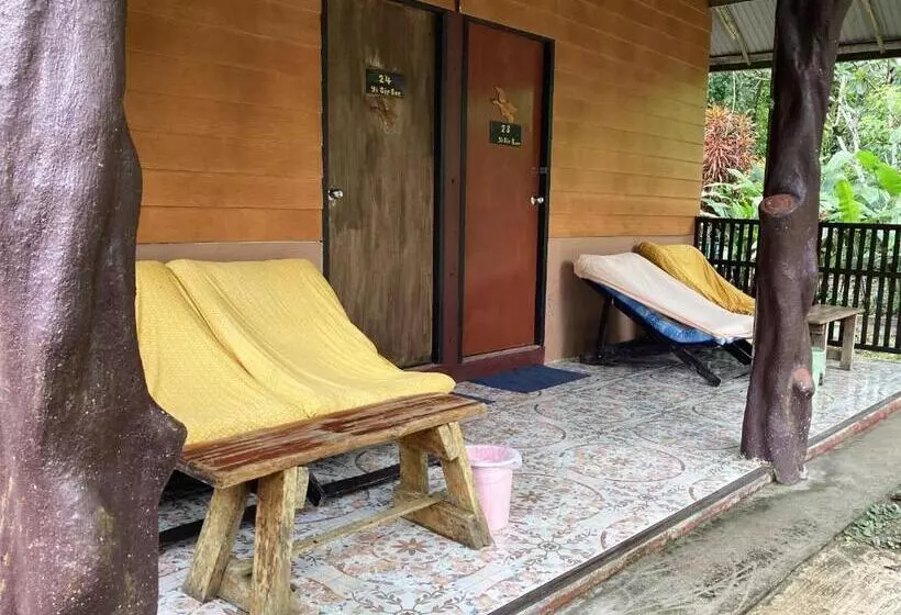 バンガローの２ベッドスタンダードルーム, Khao Sok Morning Mist Resort