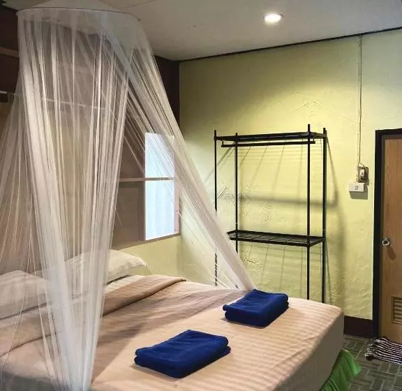 バンガローの２ベッドスタンダードルーム, Khao Sok Morning Mist Resort