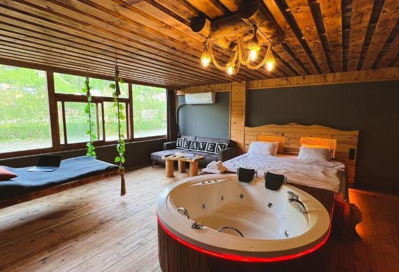 سوئیت با وان آب گرم, Heaven Wooden Vip Bungalow