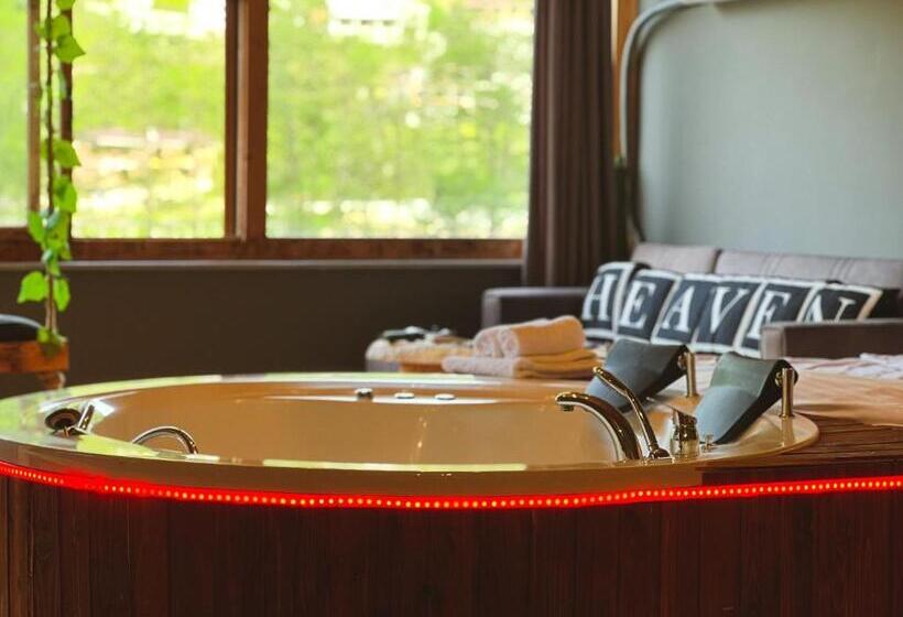 سوئیت با وان آب گرم, Heaven Wooden Vip Bungalow