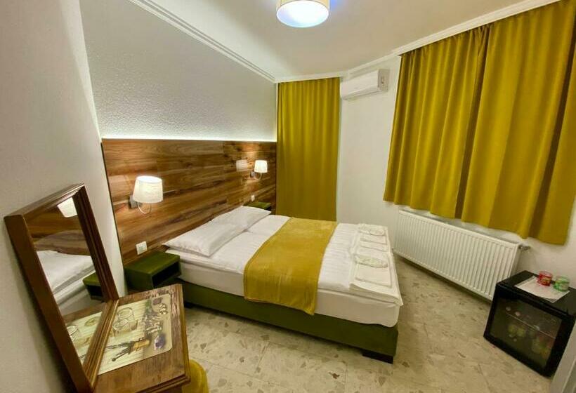 اتاق لوکس, Cinkota Residence