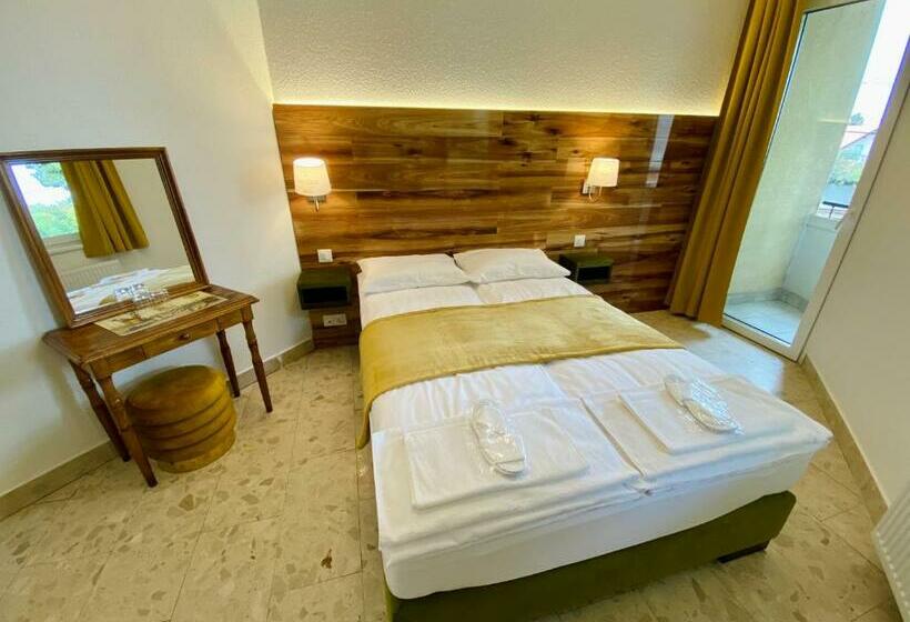 اتاق لوکس, Cinkota Residence