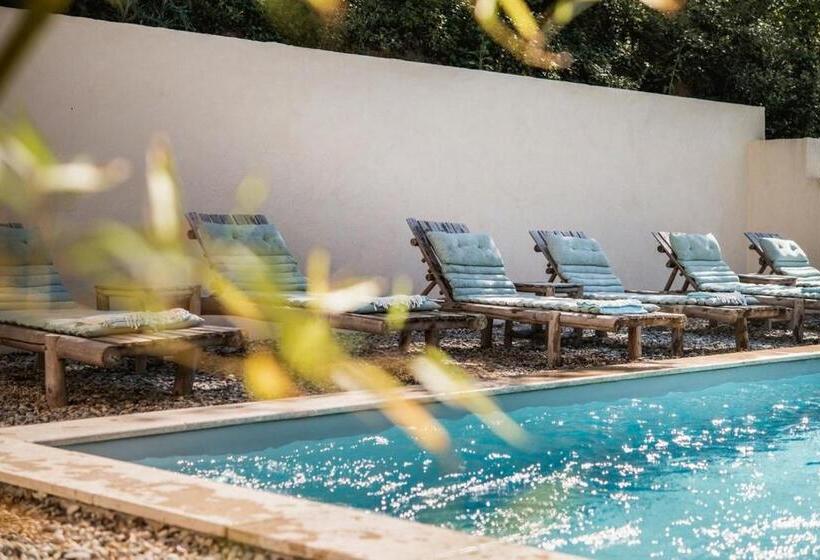 标准房带园景, Bulles D Olive Bulle Provence