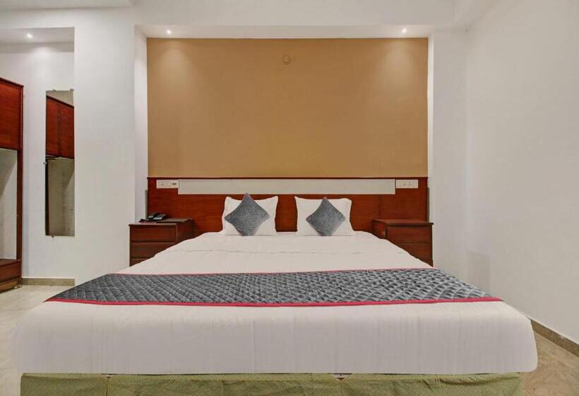 Quarto Triplo Clássico, Palette   Hotel Saket Greens