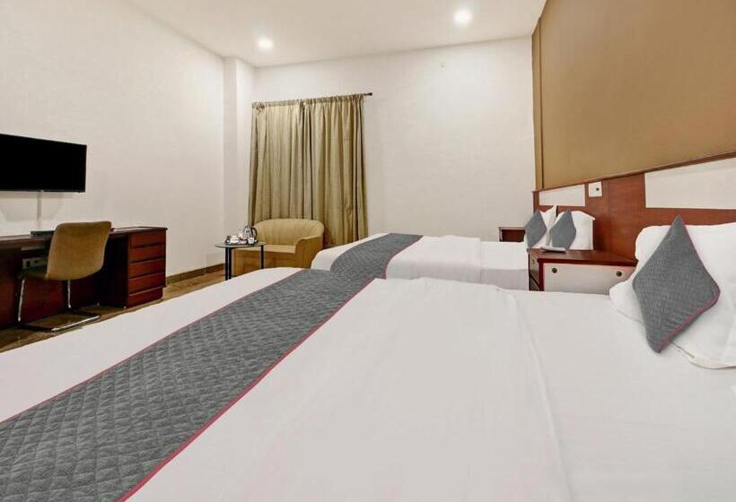 Quarto Triplo Clássico, Palette   Hotel Saket Greens