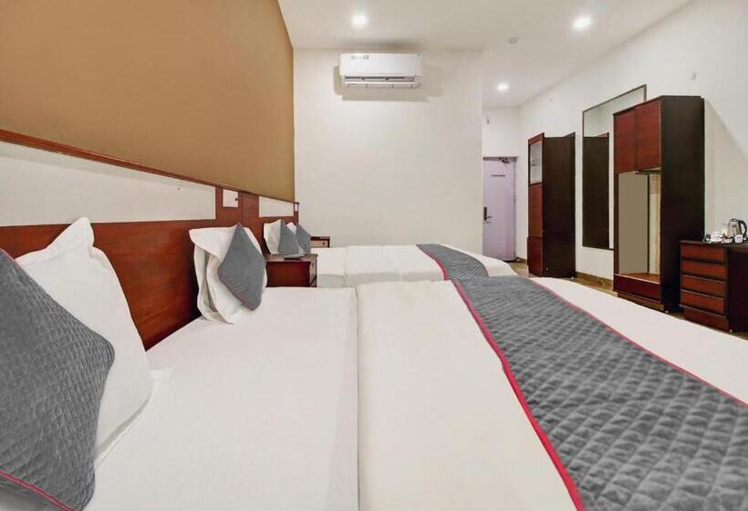 Quarto Triplo Clássico, Palette   Hotel Saket Greens