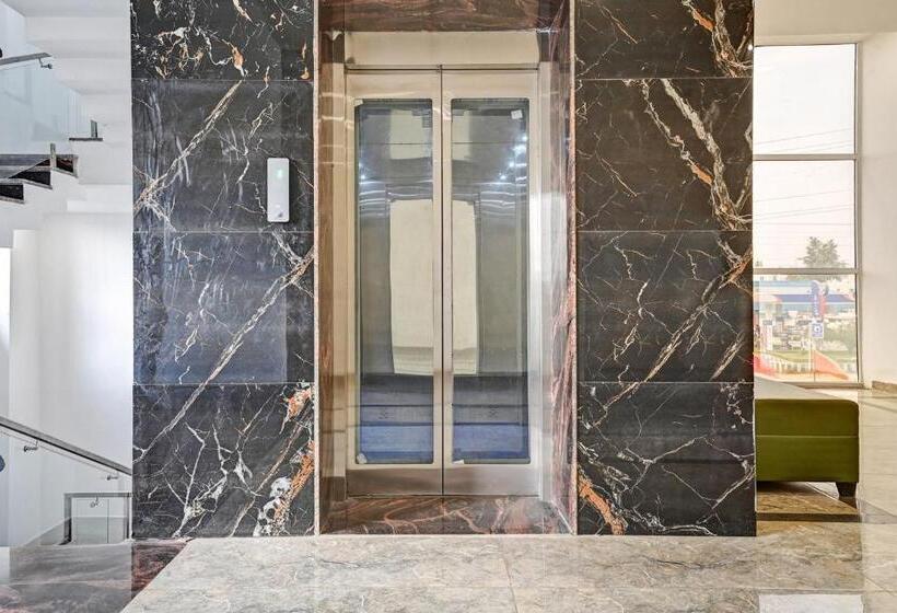 Quarto Triplo Clássico, Palette   Hotel Saket Greens