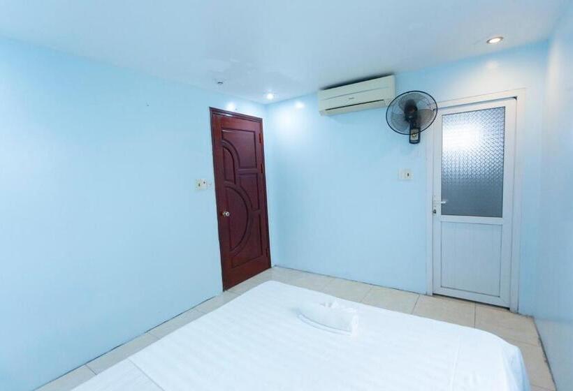 اتاق خانوادگی با چشم‌انداز کوه, Huyền Lan