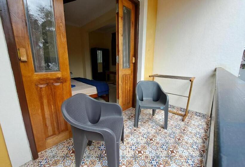 חדר דלוקס עם מרפסת, D Souza S Guest House