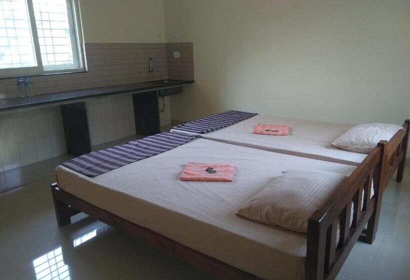 חדר משפחתי, D Souza S Guest House