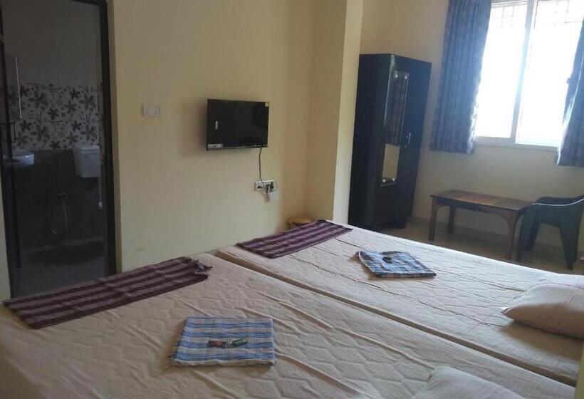 חדר משפחתי, D Souza S Guest House