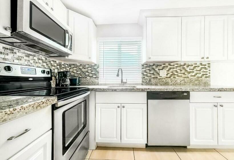 شقة غرفتين, The Oasis