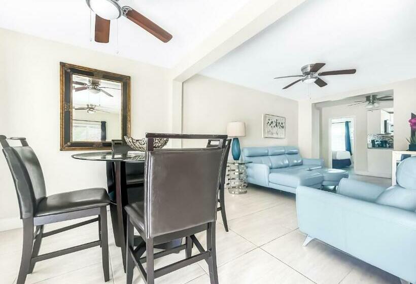 شقة غرفتين, The Oasis