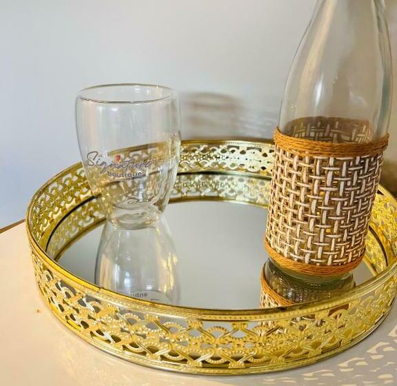 اتاق لوکس با تخت بزرگ, Signature Boutique Guesthouse