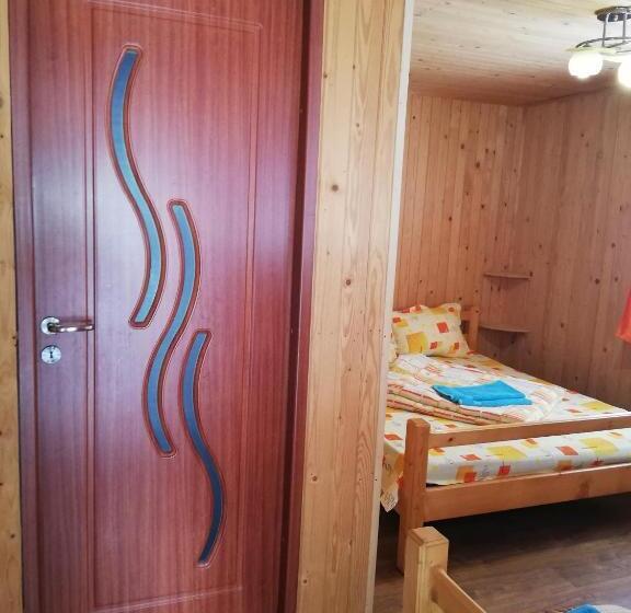 标准三人间, Pensiune Cristina Lacu Rosu