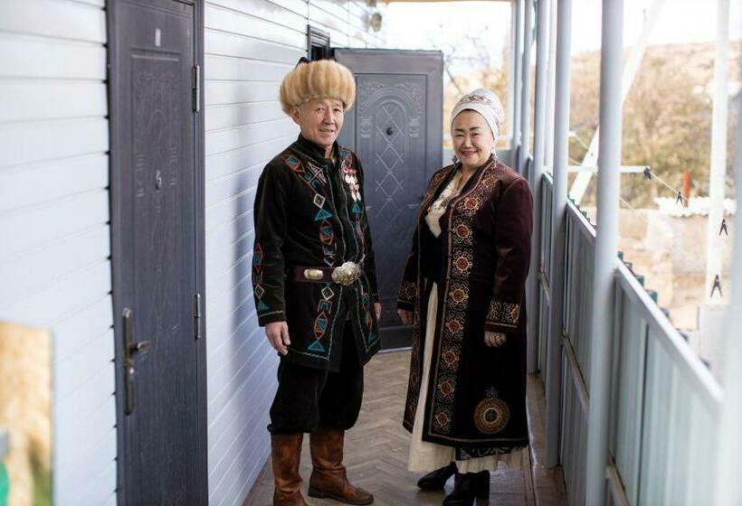 اتاق اکونومی, Anar Guest House