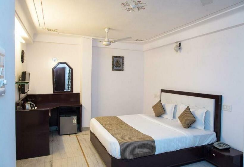 Háromágyas Classic Szoba, Super Collection O Lake Palace Road Formerly Green View