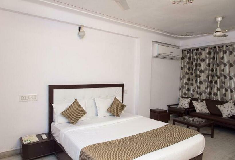 Háromágyas Classic Szoba, Super Collection O Lake Palace Road Formerly Green View