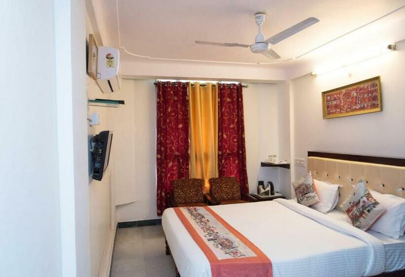 Háromágyas Classic Szoba, Super Collection O Lake Palace Road Formerly Green View