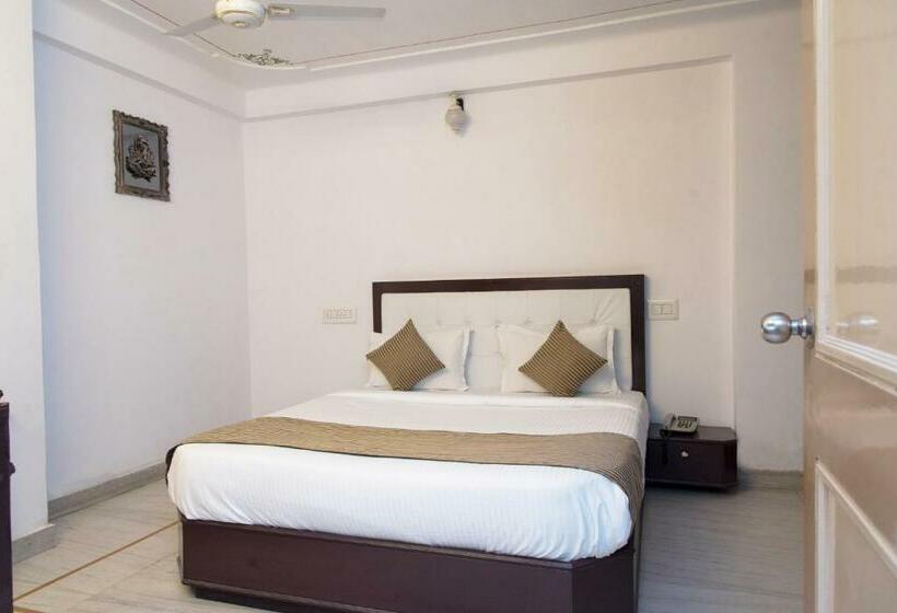 Háromágyas Classic Szoba, Super Collection O Lake Palace Road Formerly Green View