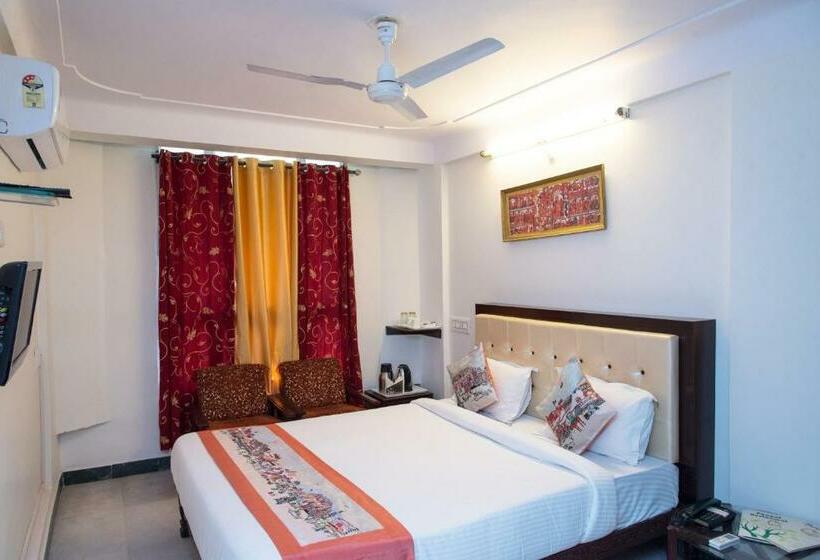 Háromágyas Classic Szoba, Super Collection O Lake Palace Road Formerly Green View