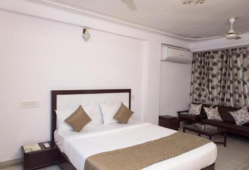 Háromágyas Classic Szoba, Super Collection O Lake Palace Road Formerly Green View