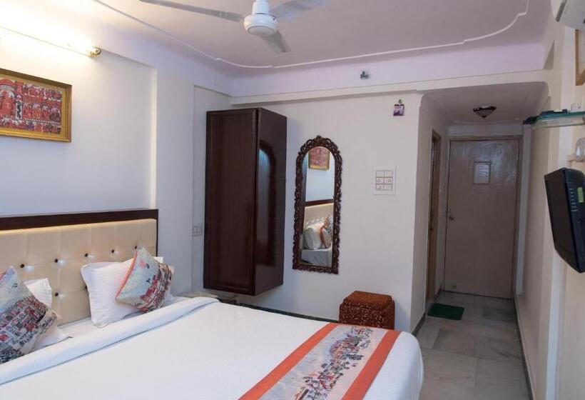 Háromágyas Classic Szoba, Super Collection O Lake Palace Road Formerly Green View