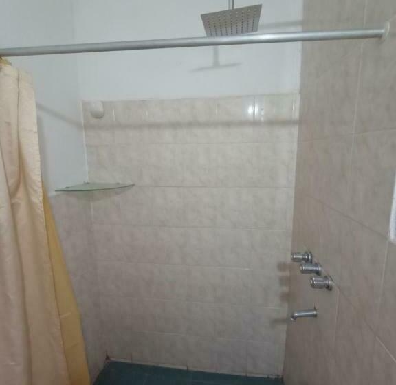 חדר סטנדרט לארבעה, Tu Lugar