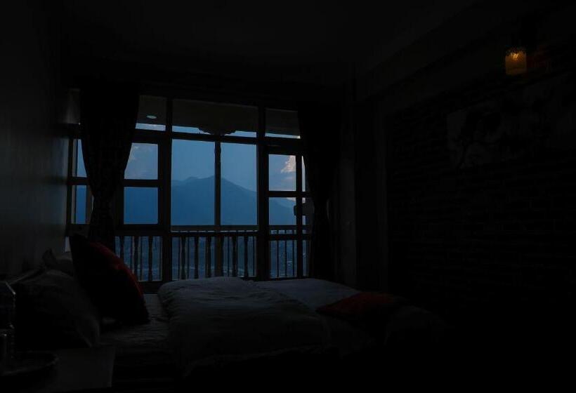 اتاق استاندارد با بالکن, Kaji Chen