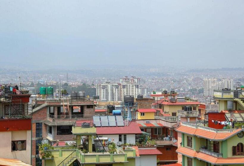 اتاق استاندارد با چشم‌انداز کوهستان, Kaji Chen