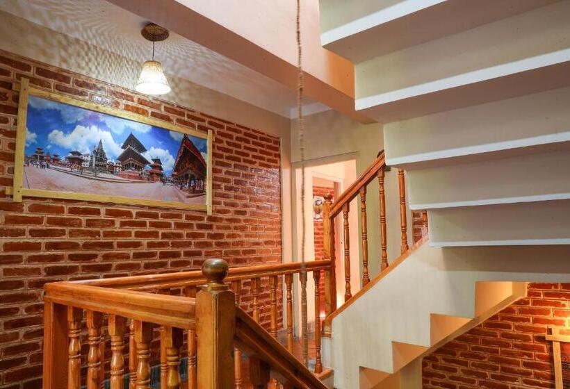 اتاق لوکس, Kaji Chen