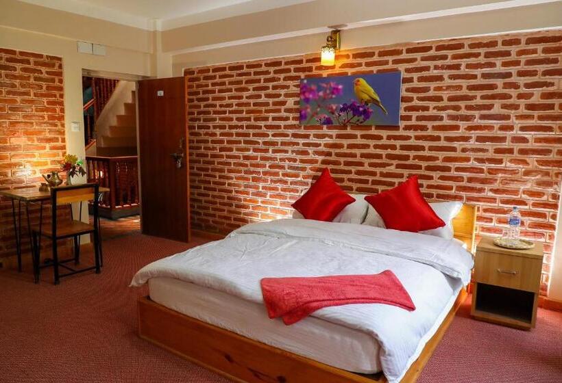 اتاق لوکس, Kaji Chen