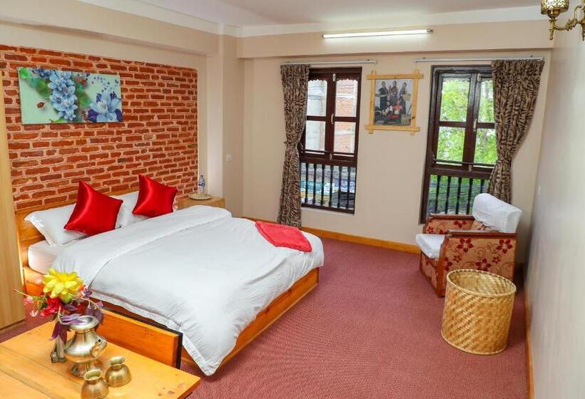 اتاق لوکس, Kaji Chen