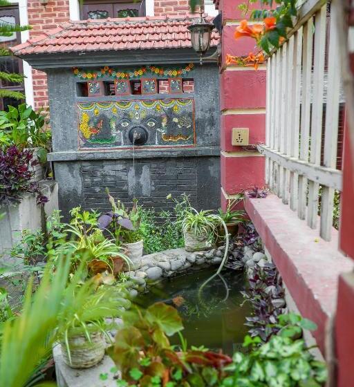 اتاق لوکس, Kaji Chen