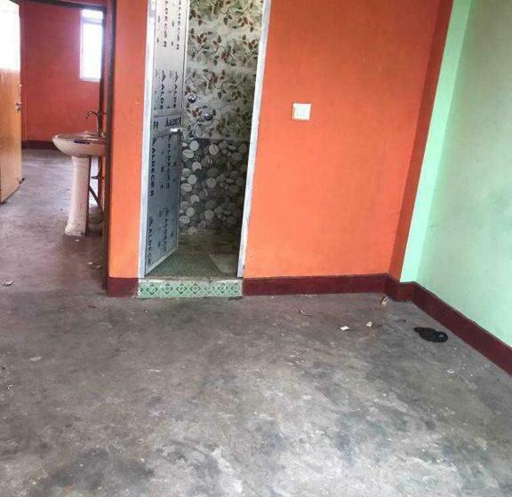 חדר קלאסי לשלושה, Spot On The Green Resort Restaurant