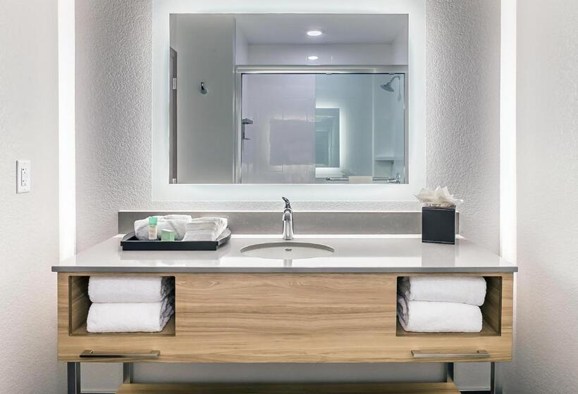 Люкс Deluxe Кровать Кинг, Winds Hotel At Crosswinds Casino